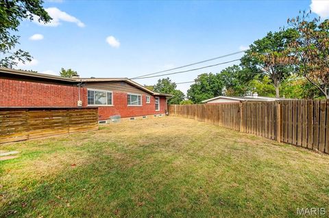 Tiny photo for 833 Twosome Court, Ballwin, MO 63011 (MLS # 25070348)