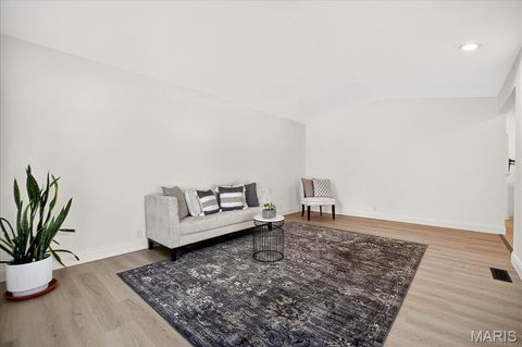 Tiny photo for 833 Twosome Court, Ballwin, MO 63011 (MLS # 25070348)