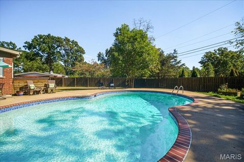 Tiny photo for 833 Twosome Court, Ballwin, MO 63011 (MLS # 25070348)
