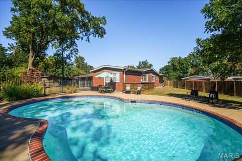 Tiny photo for 833 Twosome Court, Ballwin, MO 63011 (MLS # 25070348)