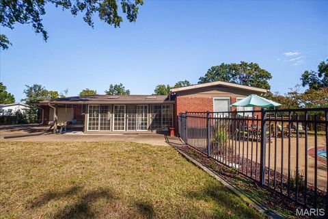Tiny photo for 833 Twosome Court, Ballwin, MO 63011 (MLS # 25070348)