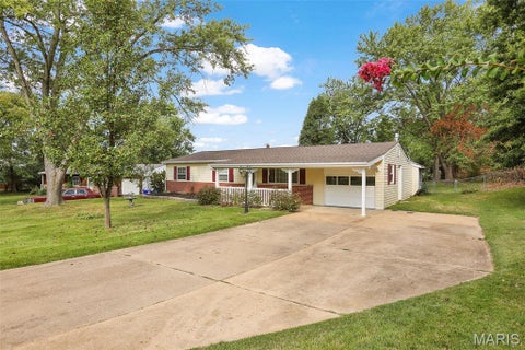 Photo of 257 Joyce Court, Ballwin, MO 63021 (MLS # 26058510)