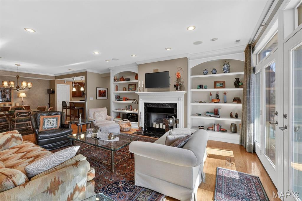 7320 Forsyth Boulevard 204