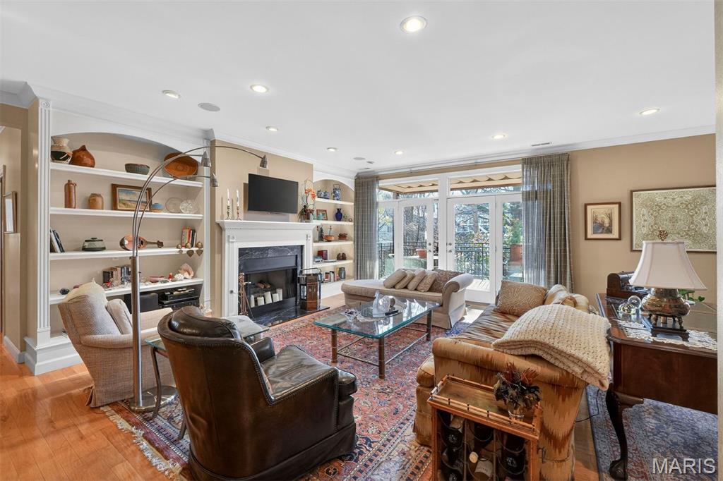 7320 Forsyth Boulevard 204