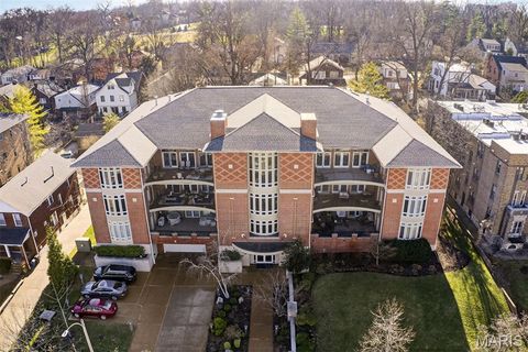 Photo of 7320 Forsyth Boulevard #204, University City, MO 63105 (MLS # 25080562)