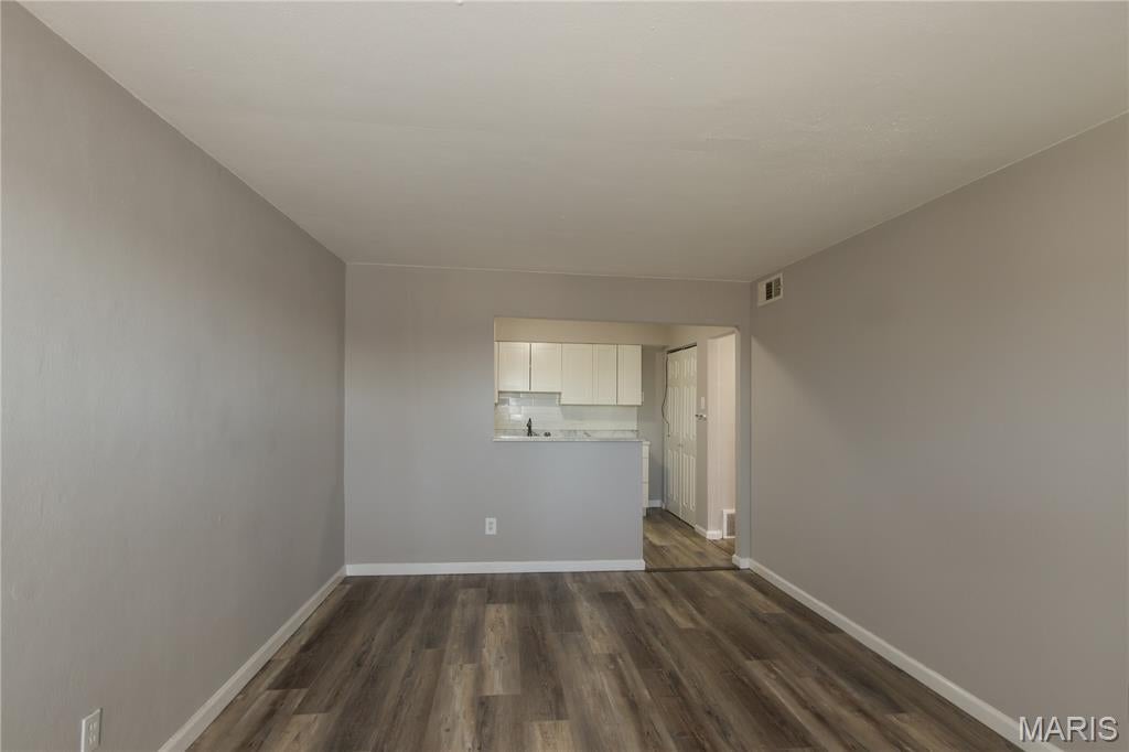 Photo of 4770 Kings Drive #G, St Louis, MO 63116 (MLS # 26039002)