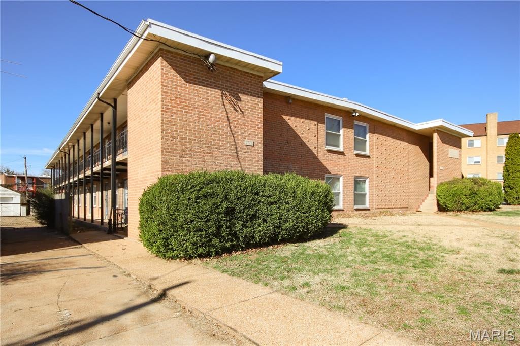 Photo of 4770 Kings Drive #G, St Louis, MO 63116 (MLS # 26039002)
