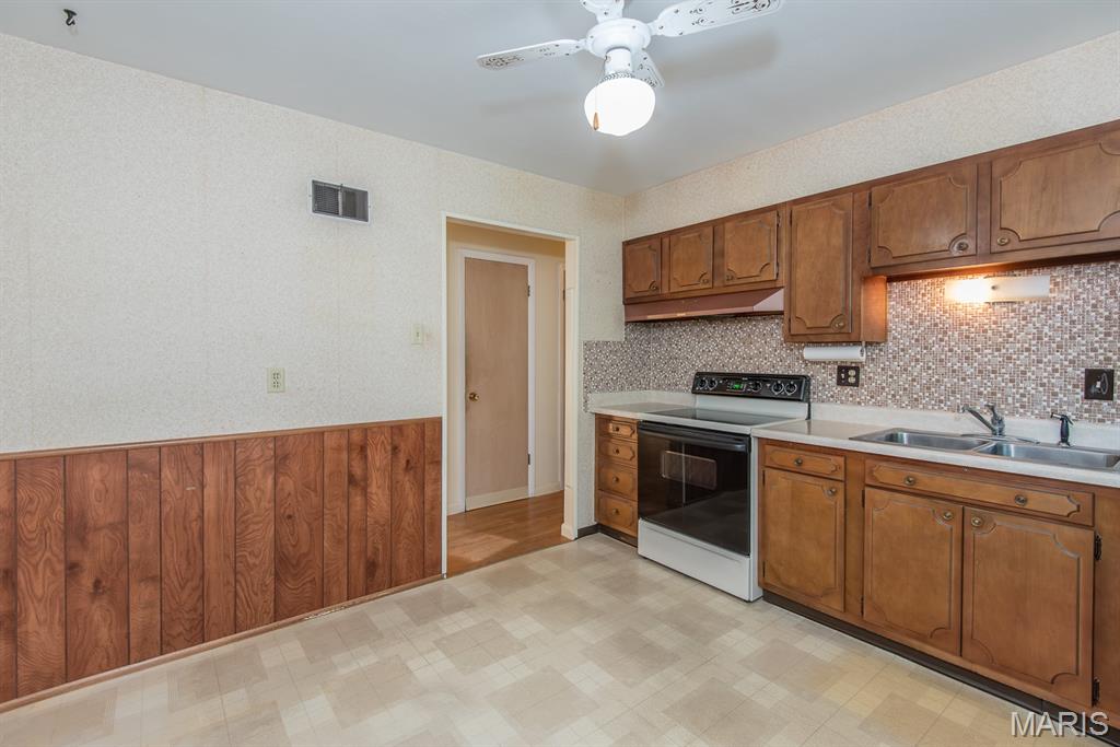 Kirkwood, Missouri 63122, United States, 4 Bedrooms Bedrooms, ,3 BathroomsBathrooms,Residential,Active,185081