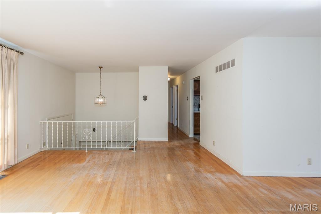 Kirkwood, Missouri 63122, United States, 4 Bedrooms Bedrooms, ,3 BathroomsBathrooms,Residential,Active,185081