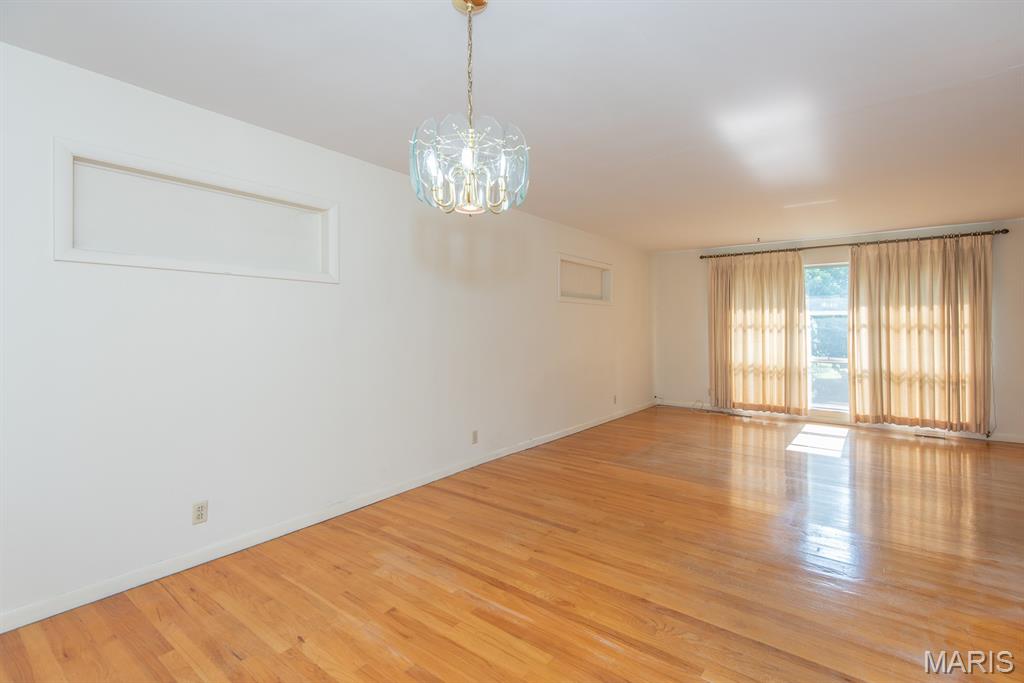 Kirkwood, Missouri 63122, United States, 4 Bedrooms Bedrooms, ,3 BathroomsBathrooms,Residential,Active,185081