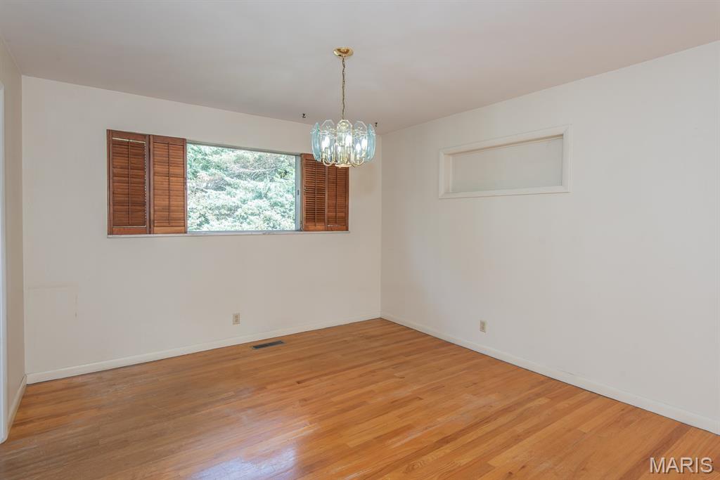 Kirkwood, Missouri 63122, United States, 4 Bedrooms Bedrooms, ,3 BathroomsBathrooms,Residential,Active,185081