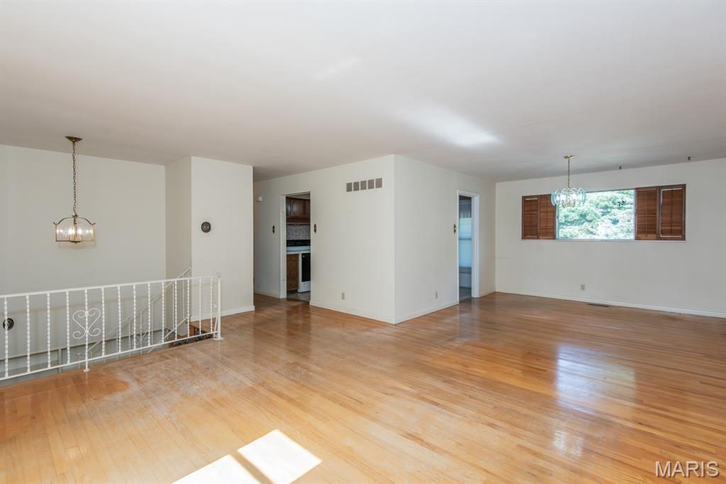 Kirkwood, Missouri 63122, United States, 4 Bedrooms Bedrooms, ,3 BathroomsBathrooms,Residential,Active,185081