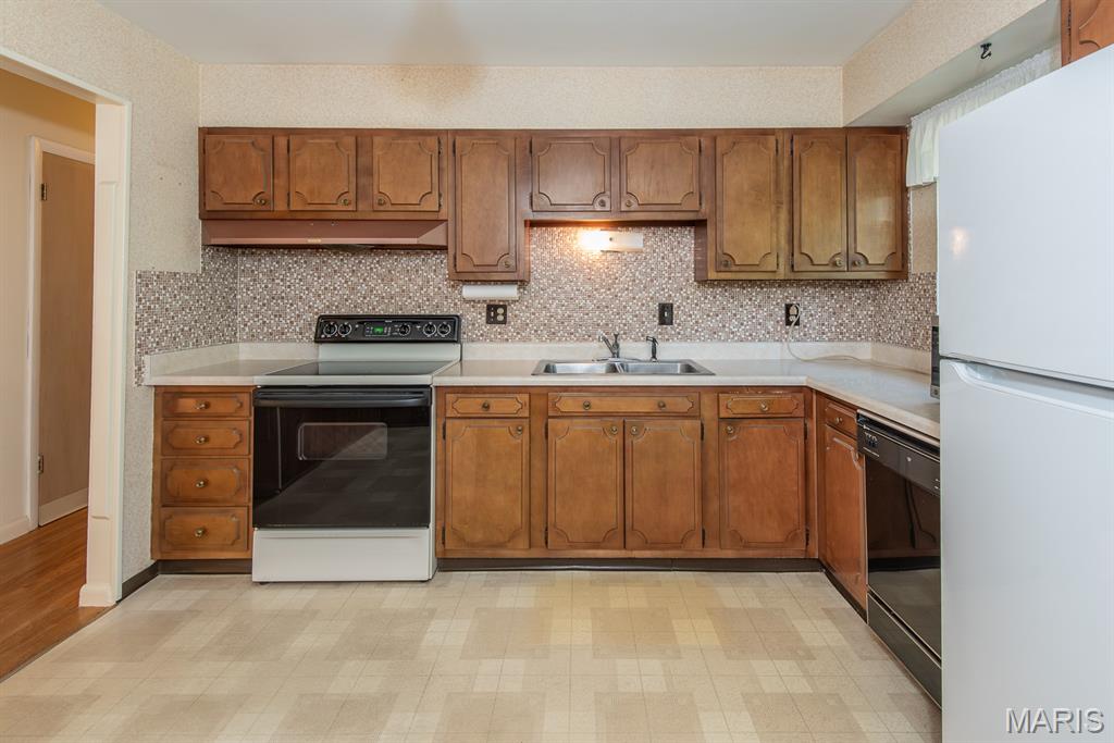 Kirkwood, Missouri 63122, United States, 4 Bedrooms Bedrooms, ,3 BathroomsBathrooms,Residential,Active,185081