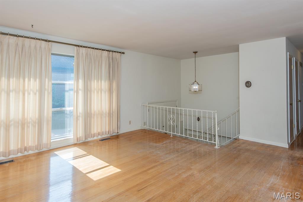 Kirkwood, Missouri 63122, United States, 4 Bedrooms Bedrooms, ,3 BathroomsBathrooms,Residential,Active,185081