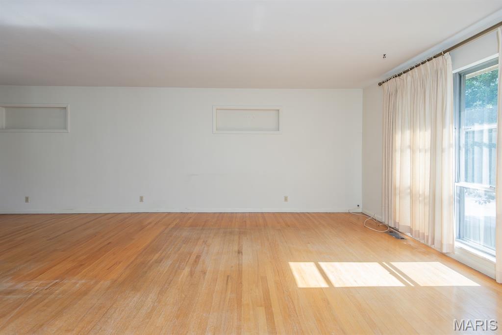 Kirkwood, Missouri 63122, United States, 4 Bedrooms Bedrooms, ,3 BathroomsBathrooms,Residential,Active,185081