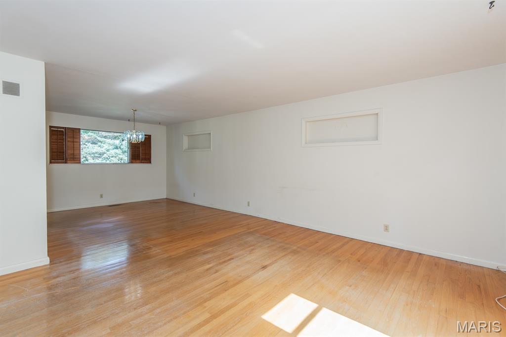 Kirkwood, Missouri 63122, United States, 4 Bedrooms Bedrooms, ,3 BathroomsBathrooms,Residential,Active,185081