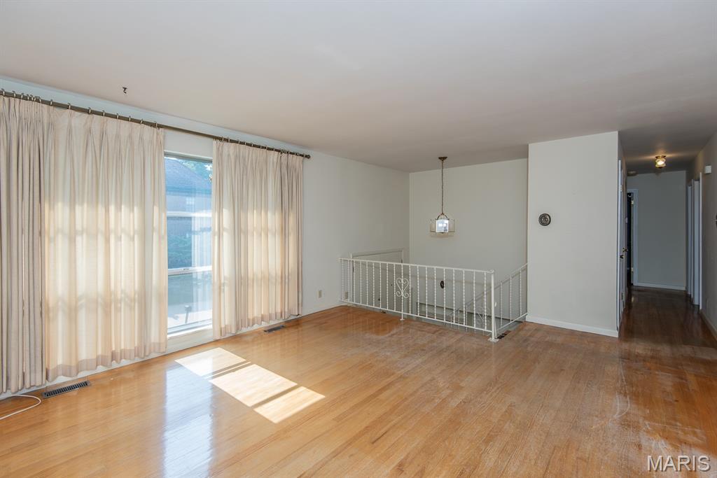 Kirkwood, Missouri 63122, United States, 4 Bedrooms Bedrooms, ,3 BathroomsBathrooms,Residential,Active,185081