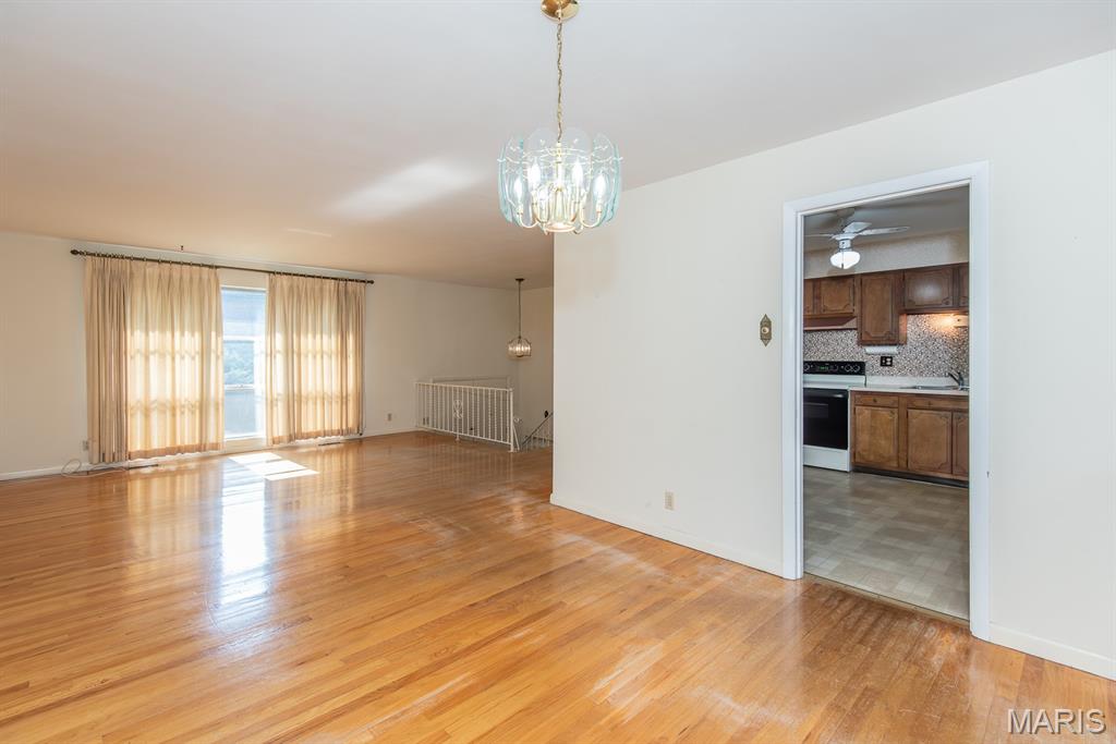 Kirkwood, Missouri 63122, United States, 4 Bedrooms Bedrooms, ,3 BathroomsBathrooms,Residential,Active,185081