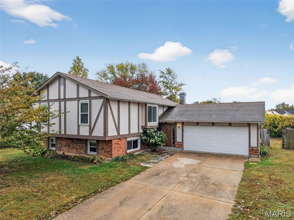 Photo of 1605 Country Acres Drive, St Peters, MO 63376 (MLS # 25072754)