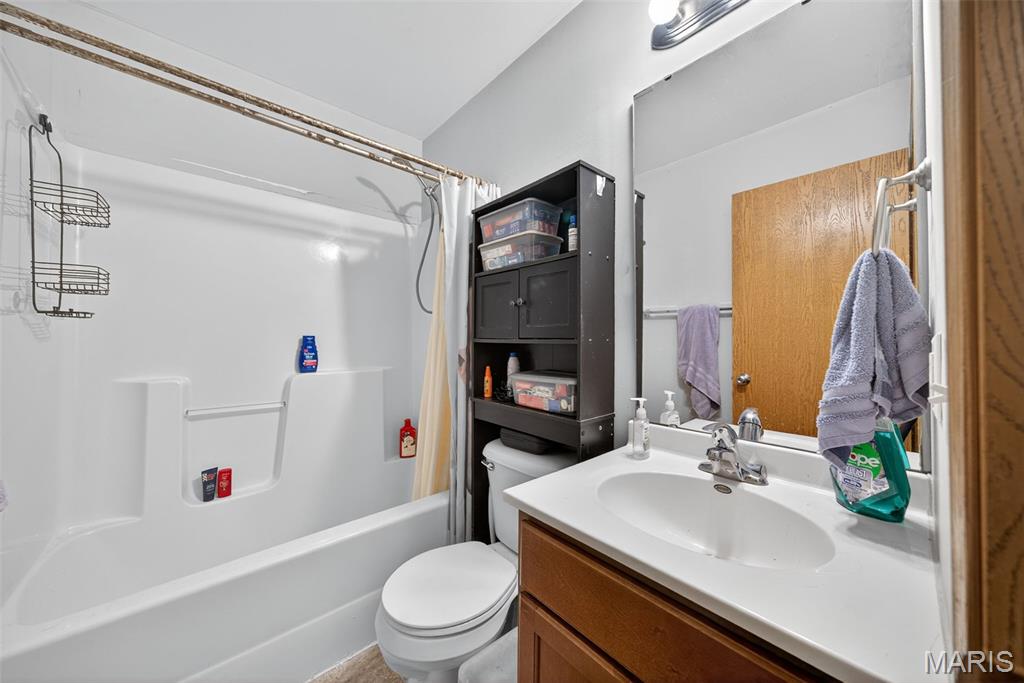 Warrenton, Missouri 63383, United States, 4 Bedrooms Bedrooms, ,2 BathroomsBathrooms,Residential,Pending,235977