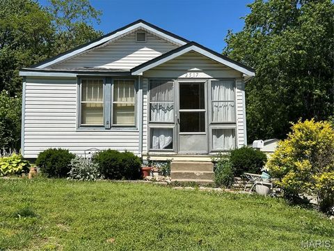Photo of 2517 Spencer Avenue, St Louis, MO 63114 (MLS # 26030907)