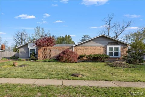 Photo of 606 Rue Montand Drive, Ballwin, MO 63011 (MLS # 26021800)