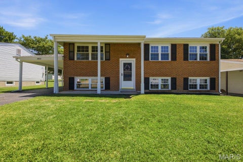 Photo of 2826 Cherry Point Lane, Maryland Heights, MO 63043 (MLS # 26037284)
