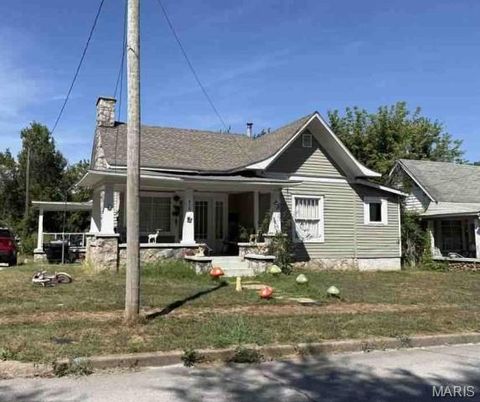 Photo of 410 N High Street, Neosho, MO 64850 (MLS # 26017380)