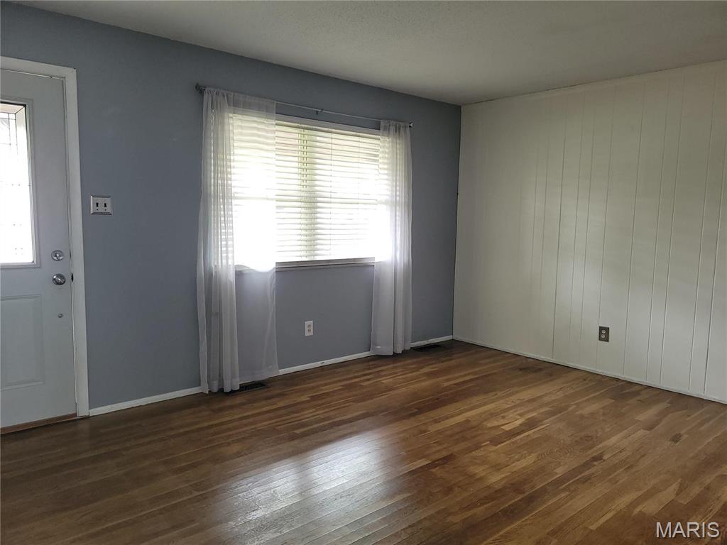 1733 Leafcrest Drive