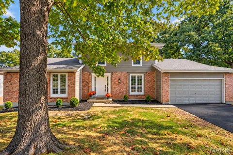 Photo of 1674 Old Baxter Road, Chesterfield, MO 63017 (MLS # 26058409)