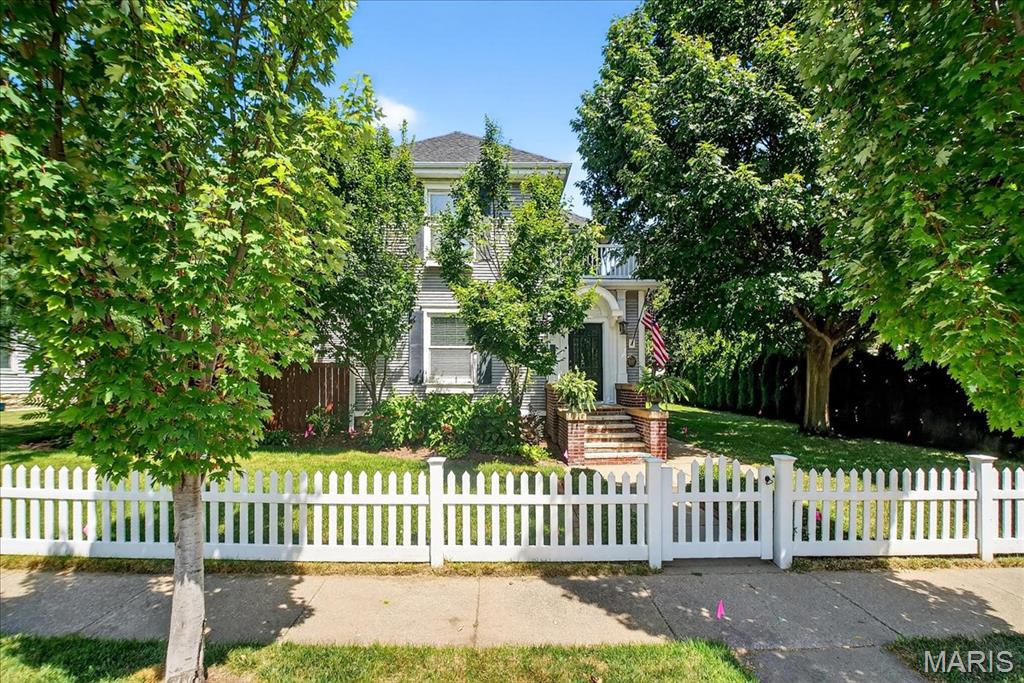 St Charles, Missouri 63301, United States, 4 Bedrooms Bedrooms, ,3 BathroomsBathrooms,Residential,Active,200207