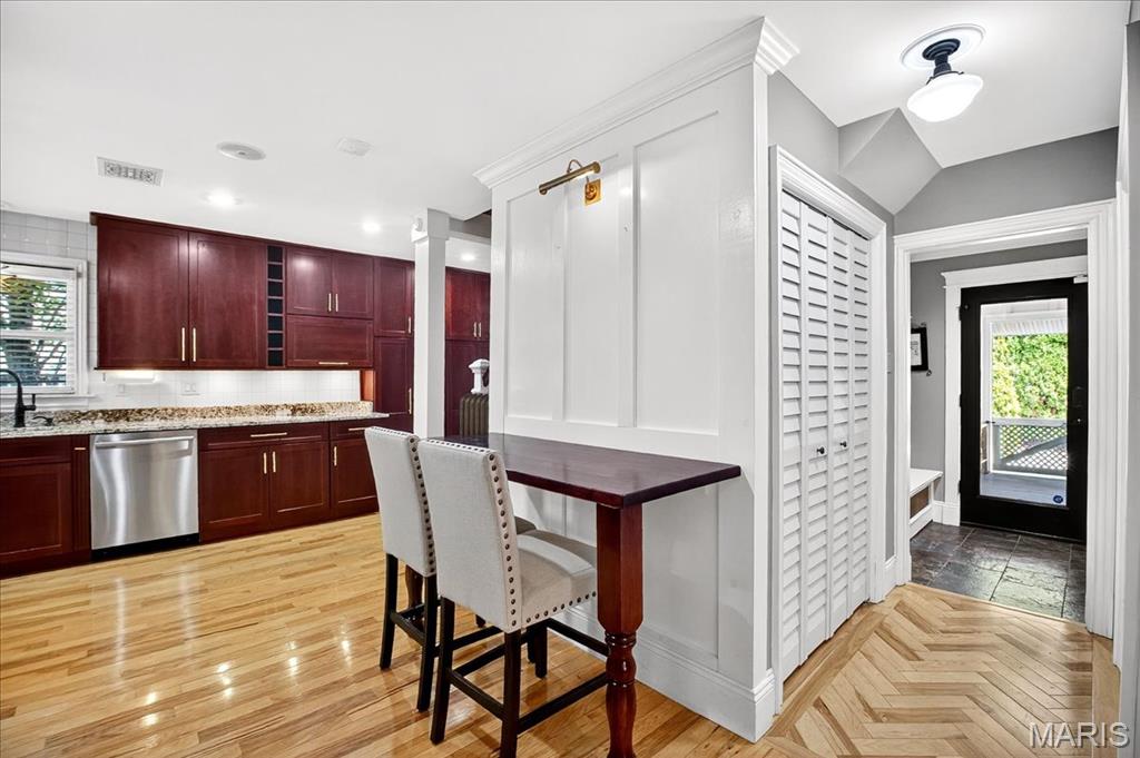 St Charles, Missouri 63301, United States, 4 Bedrooms Bedrooms, ,3 BathroomsBathrooms,Residential,Active,200207