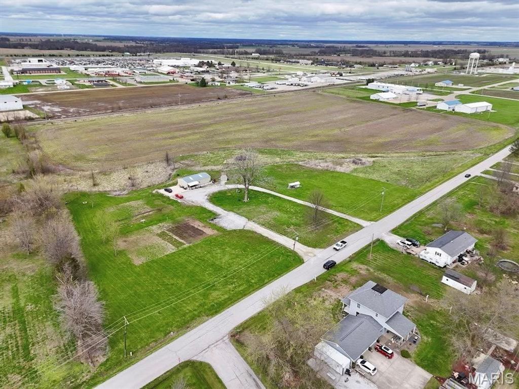 Photo of 904 E Cleveland Street, Monroe City, MO 63456 (MLS # 26020479)