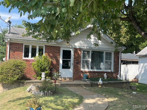 Photo of 627 Pardella Avenue, St Louis, MO 63125 (MLS # 26060460)