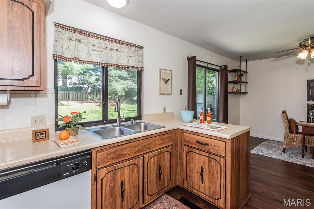 St Peters, Missouri 63376, United States, 2 Bedrooms Bedrooms, ,1 BathroomBathrooms,Residential,Pending,136213