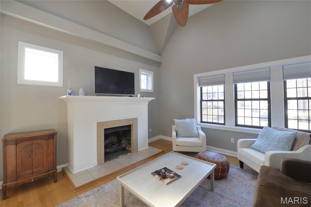 404 S Hanley Road 2S