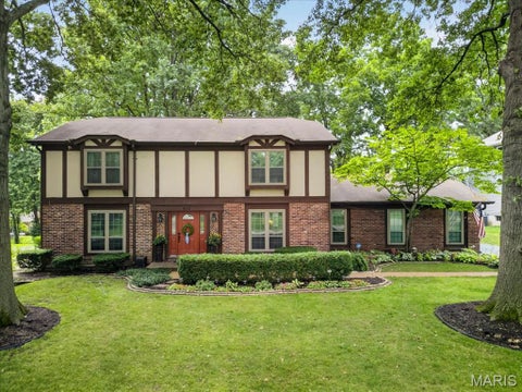 Photo of 631 Golfview Drive, Ballwin, MO 63011 (MLS # 26052450)