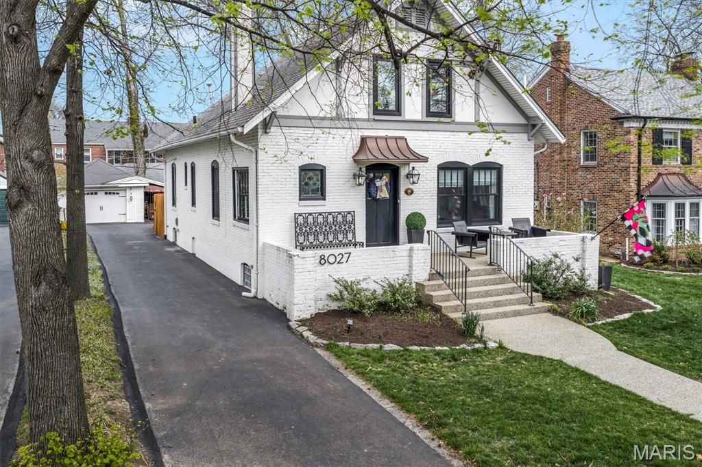 Photo of 8027 Teasdale Avenue, University City, MO 63130 (MLS # 26016178)