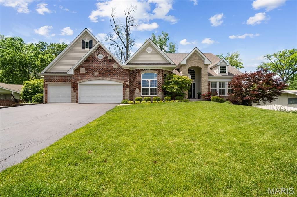Photo of 1535 Fawnvalley Drive, Des Peres, MO 63131 (MLS # 26029489)