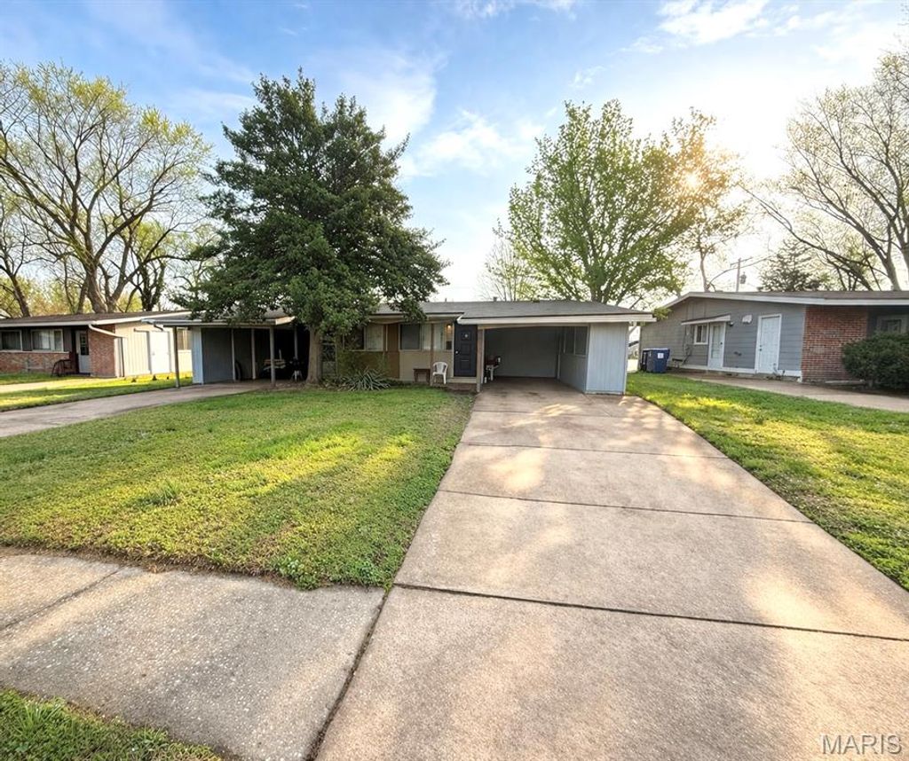 Photo of 830 Loyola Drive, Florissant, MO 63031 (MLS # 26018699)
