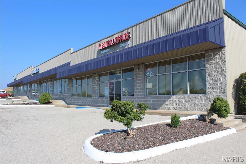 Photo 1 of 3 — 1319 E North Service Road, Warrenton, MO 63383