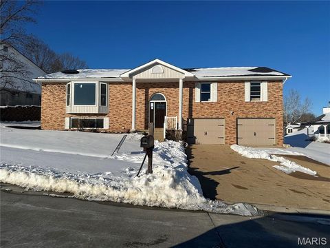 Photo of 2031 Buck Drive, Arnold, MO 63010 (MLS # 26005430)