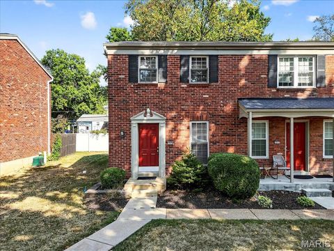 Photo of 1270 Clarkson Court, Ballwin, MO 63011 (MLS # 25066904)