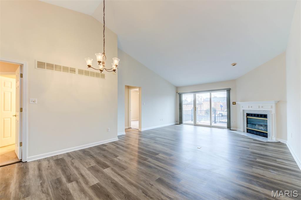 Crown Pointe Bldg 40 - Residential