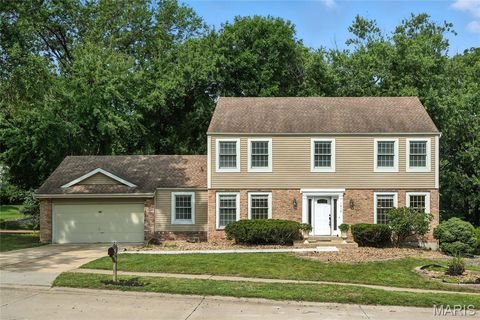 Photo of 1812 Summer Lake Drive, Chesterfield, MO 63017 (MLS # 25070849)