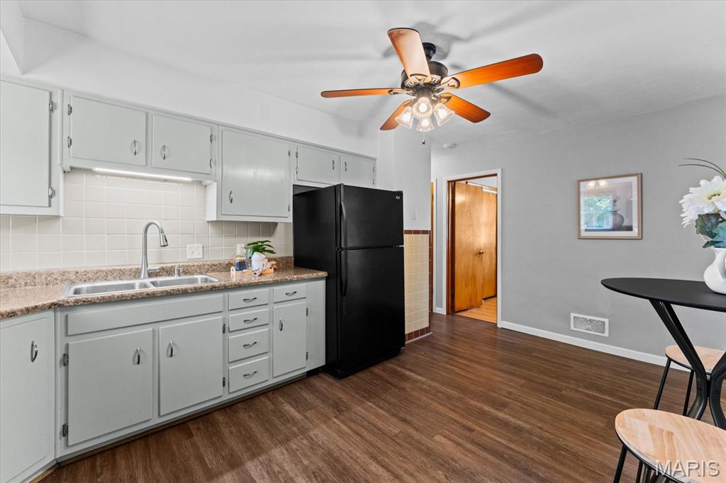 Edwardsville, Illinois 62025, United States, 3 Bedrooms Bedrooms, ,2 BathroomsBathrooms,Residential,Active,164242