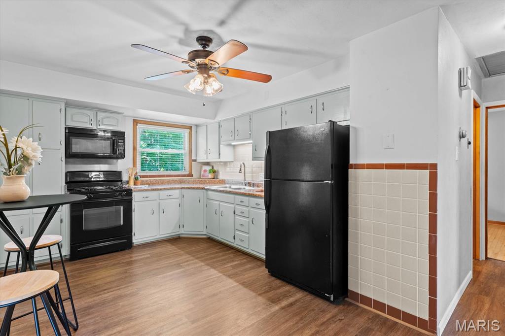 Edwardsville, Illinois 62025, United States, 3 Bedrooms Bedrooms, ,2 BathroomsBathrooms,Residential,Active,164242