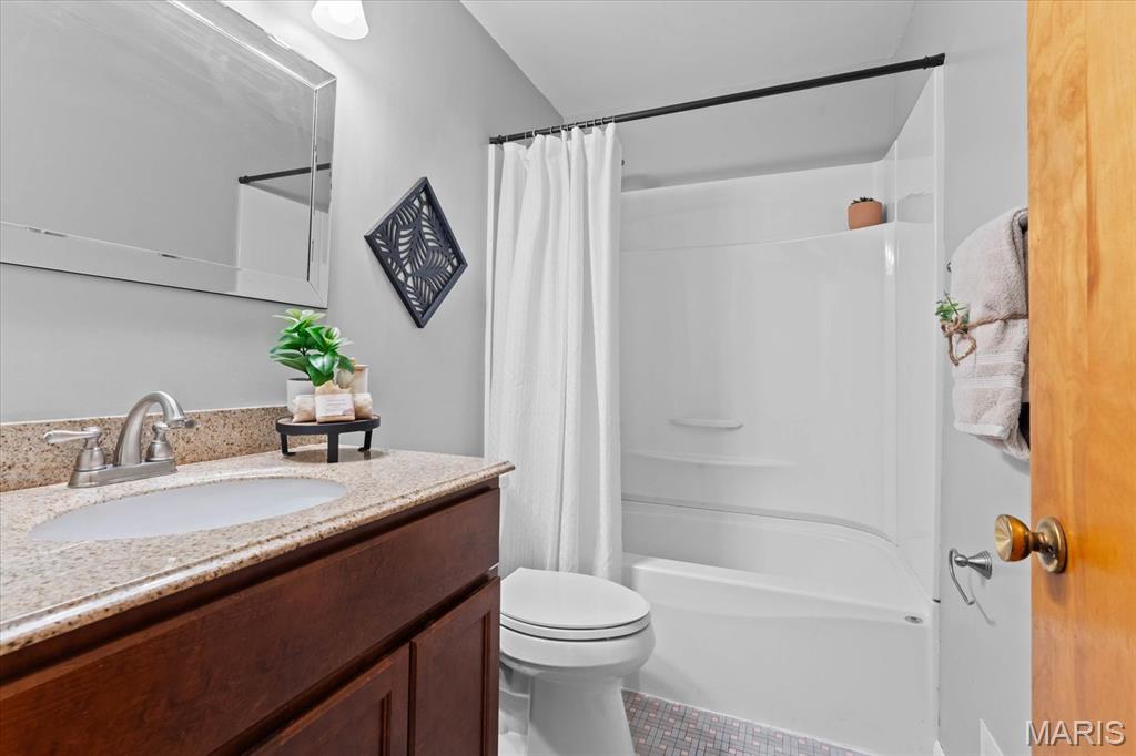 Edwardsville, Illinois 62025, United States, 3 Bedrooms Bedrooms, ,2 BathroomsBathrooms,Residential,Active,164242