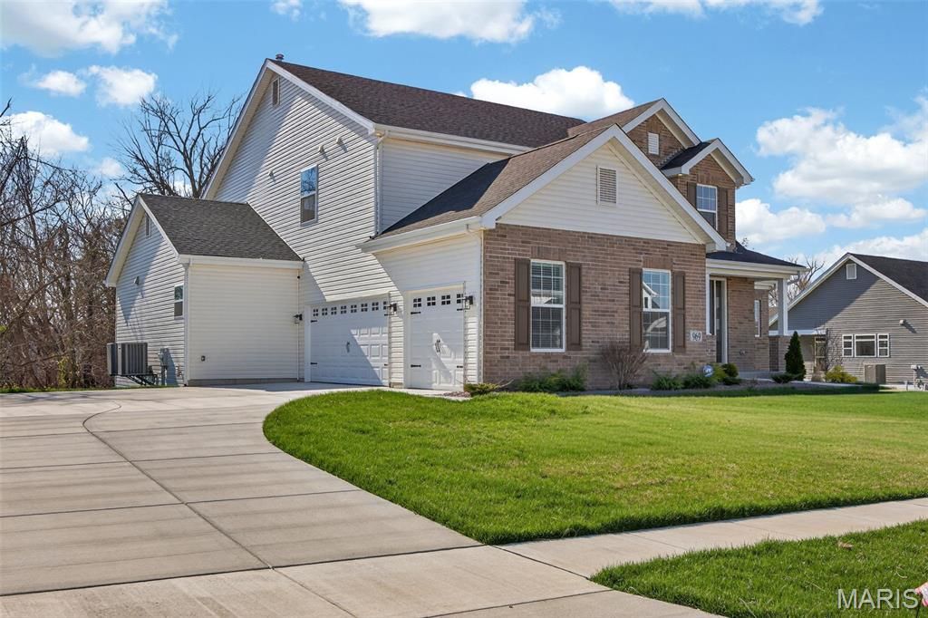 Photo of 969 Tara Court, Chesterfield, MO 63005 (MLS # 26012892)