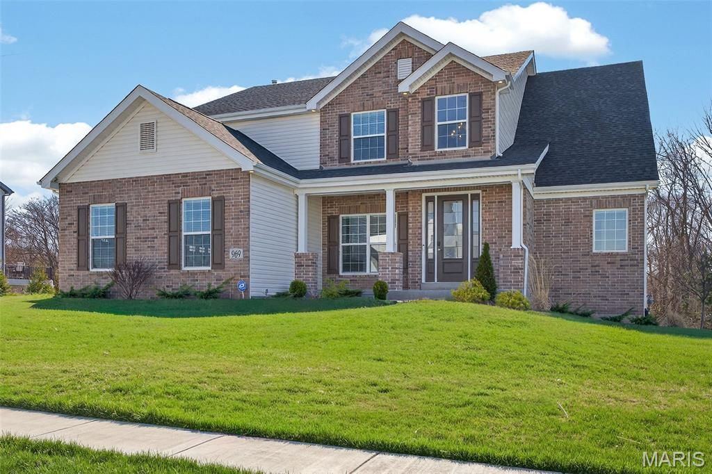 Photo of 969 Tara Court, Chesterfield, MO 63005 (MLS # 26012892)